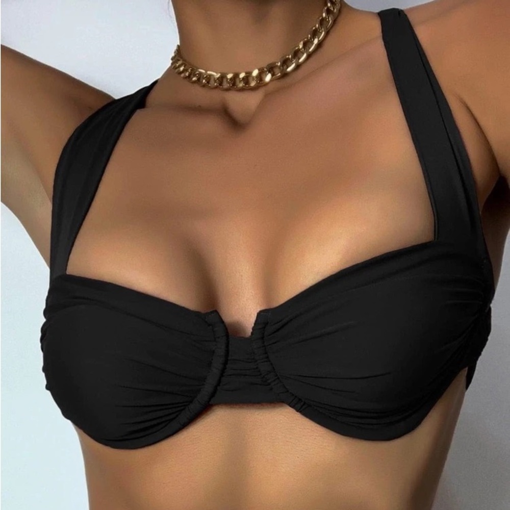 Black Ruched Crisscross Underwire Bikini Top (medium)